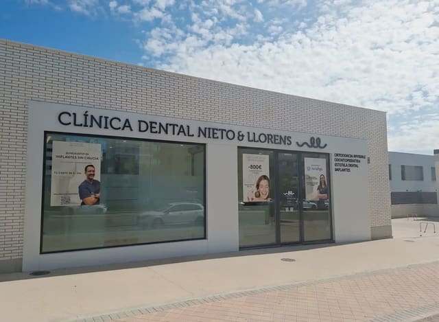 Commercial for rent in Tres Cantos - € 2,500 (Ref: 8998336)