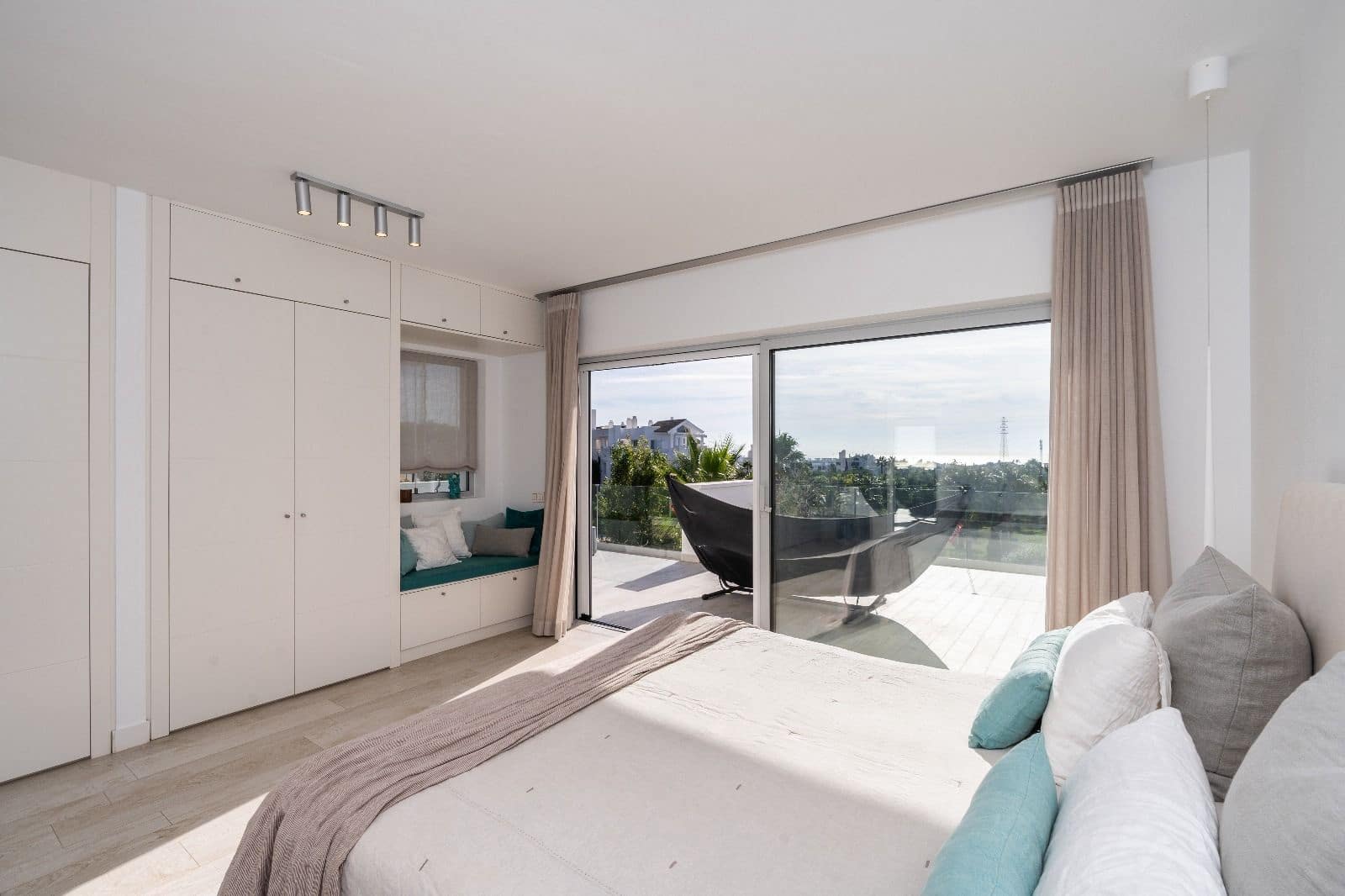 3 soverom Penthouse til salgs i Estepona med svømmebasseng garasje - € 790 000 (Ref: 8998342)