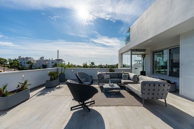 3 soverom Penthouse til salgs i Estepona Golf, Estepona med svømmebasseng garasje - € 790 000 (Ref: 8998342)