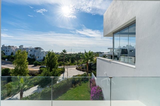 3 soverom Penthouse til salgs i Estepona Golf, Estepona med svømmebasseng garasje - € 790 000 (Ref: 8998342)