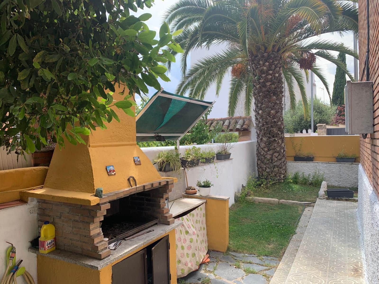 4 slaapkamer Villa te koop in Madrid stad met garage - € 850.000 (Ref: 8998347)