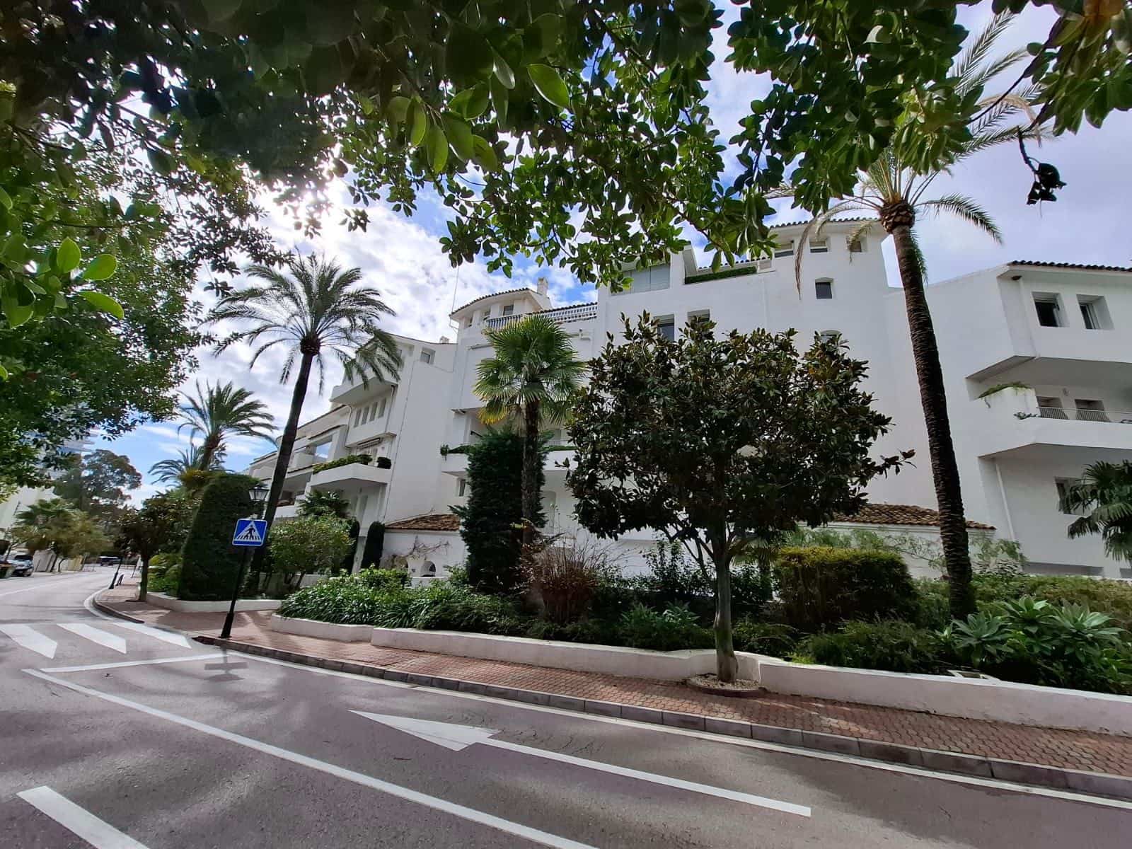 3 soveværelse Lejlighed til salg i Marbella med swimmingpool - € 889.580 (Ref: 9331740)