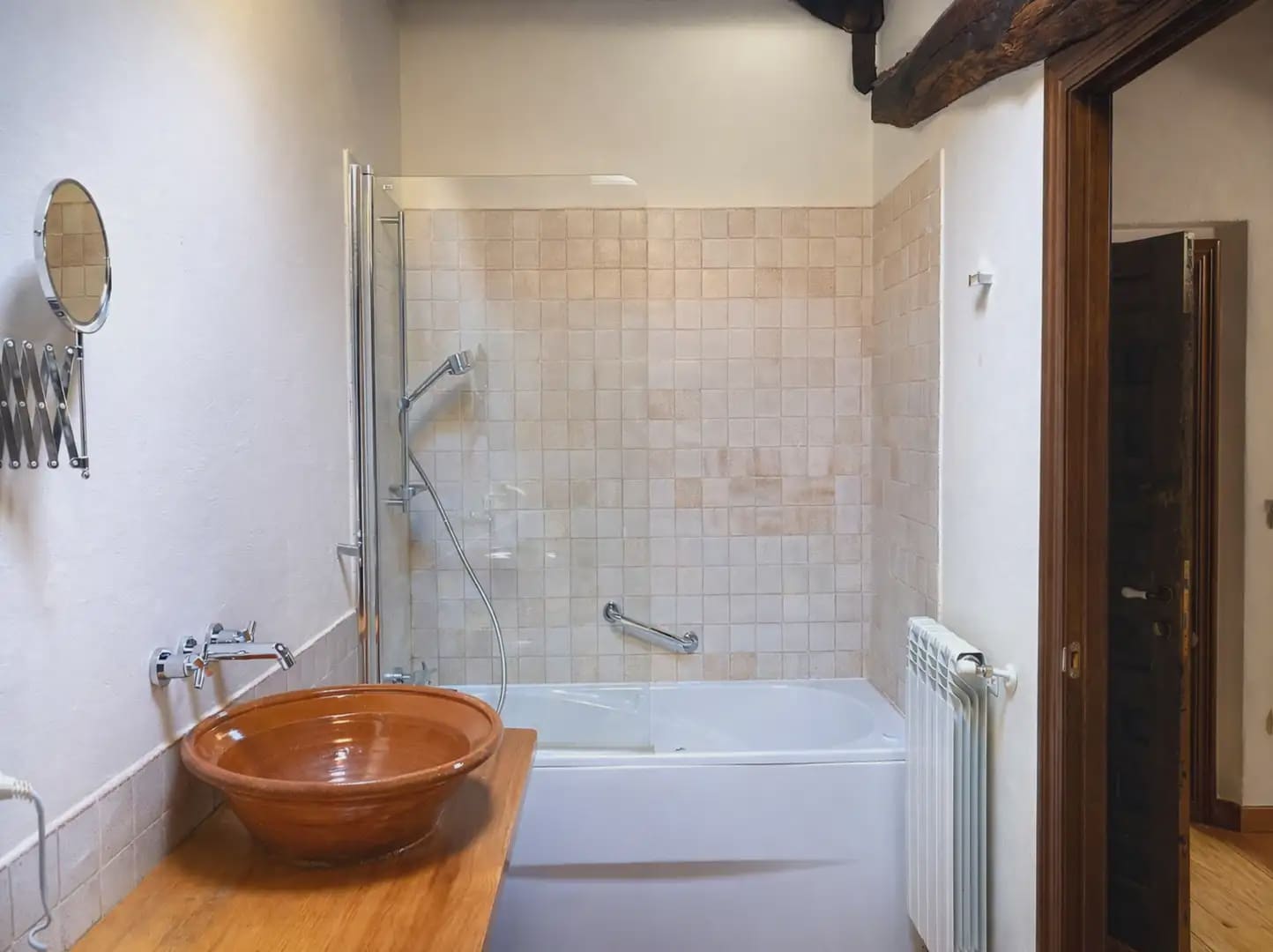 9 bedroom Hotel for sale in Soba - € 556,200 (Ref: 9940821)