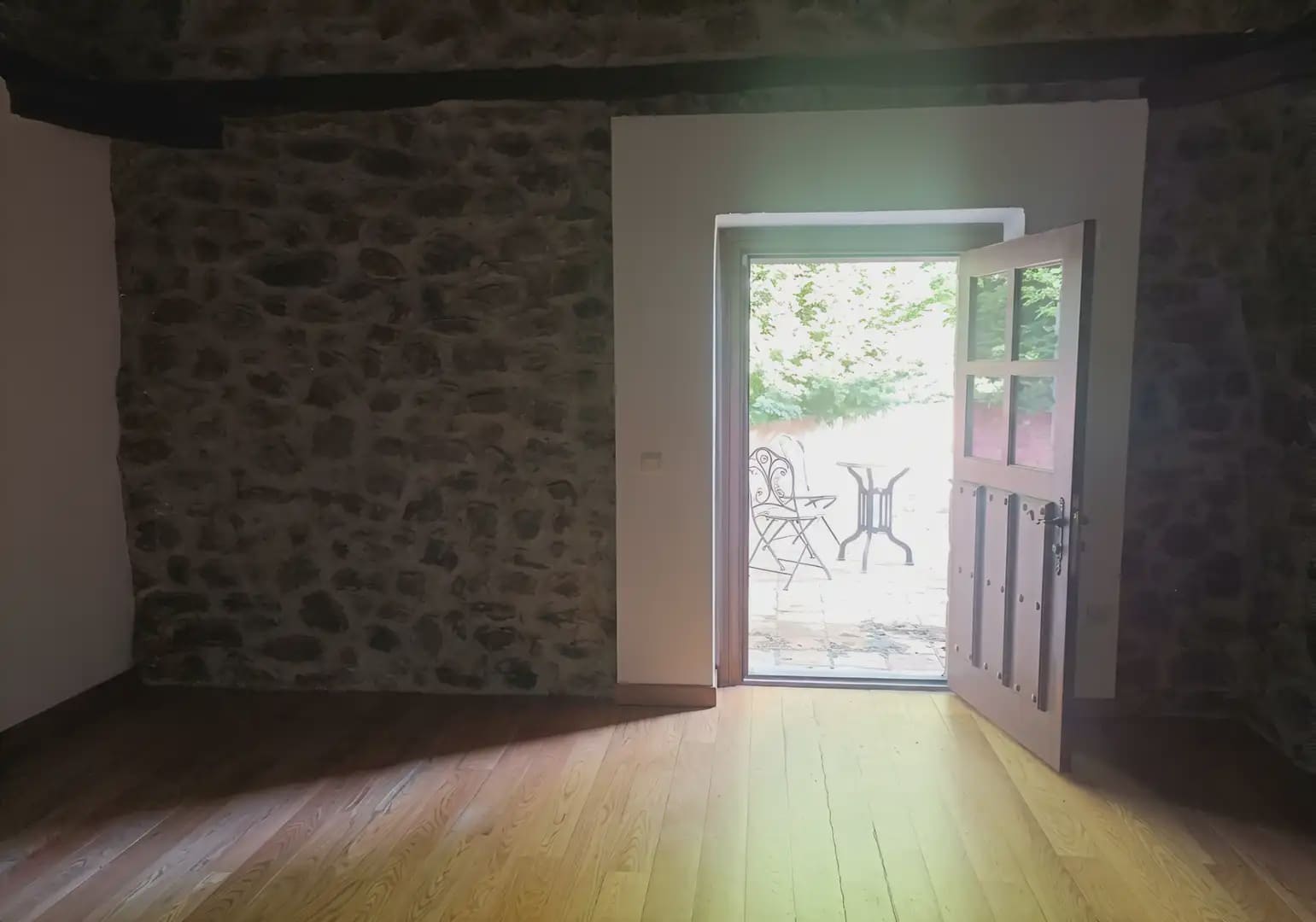 9 bedroom Hotel for sale in Soba - € 556,200 (Ref: 9940821)