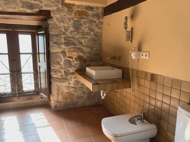 9 bedroom Hotel for sale in Soba - € 556,200 (Ref: 9940821)