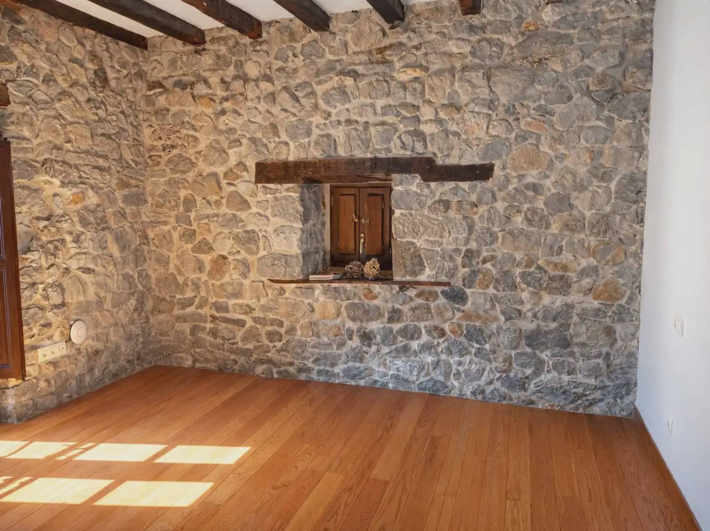9 bedroom Hotel for sale in Soba - € 556,200 (Ref: 9940821)