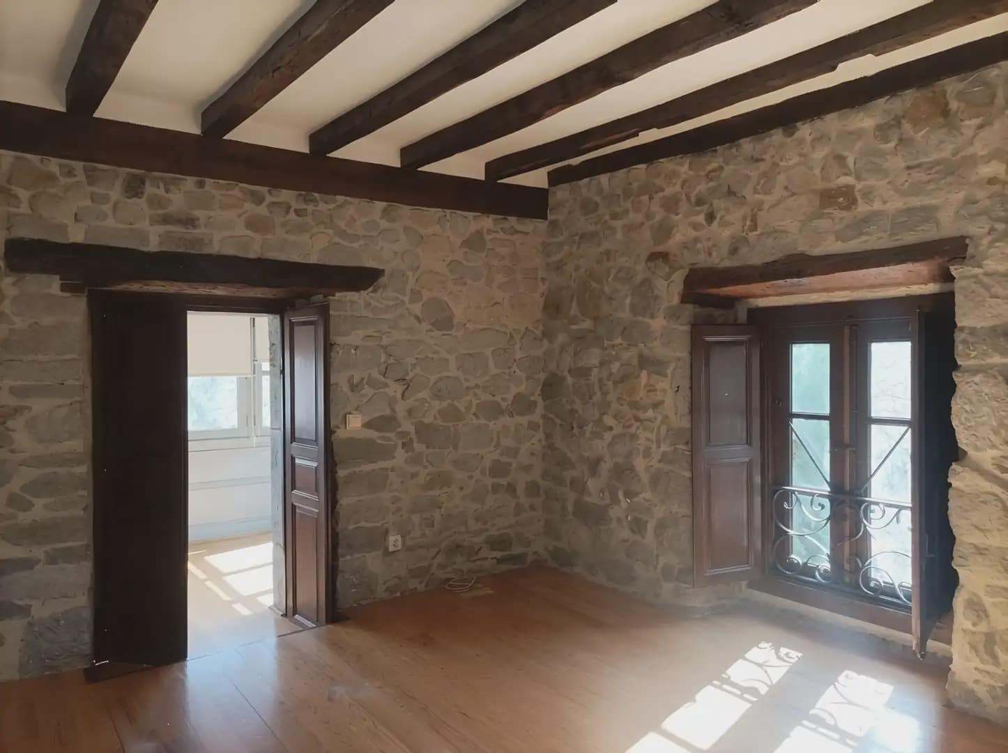 9 bedroom Hotel for sale in Soba - € 556,200 (Ref: 9940821)