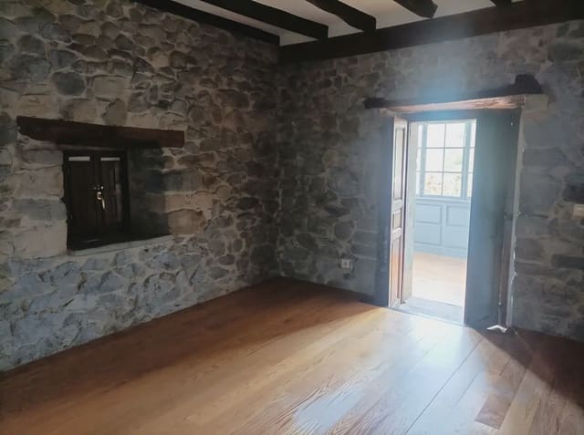 9 bedroom Hotel for sale in Soba - € 556,200 (Ref: 9940821)