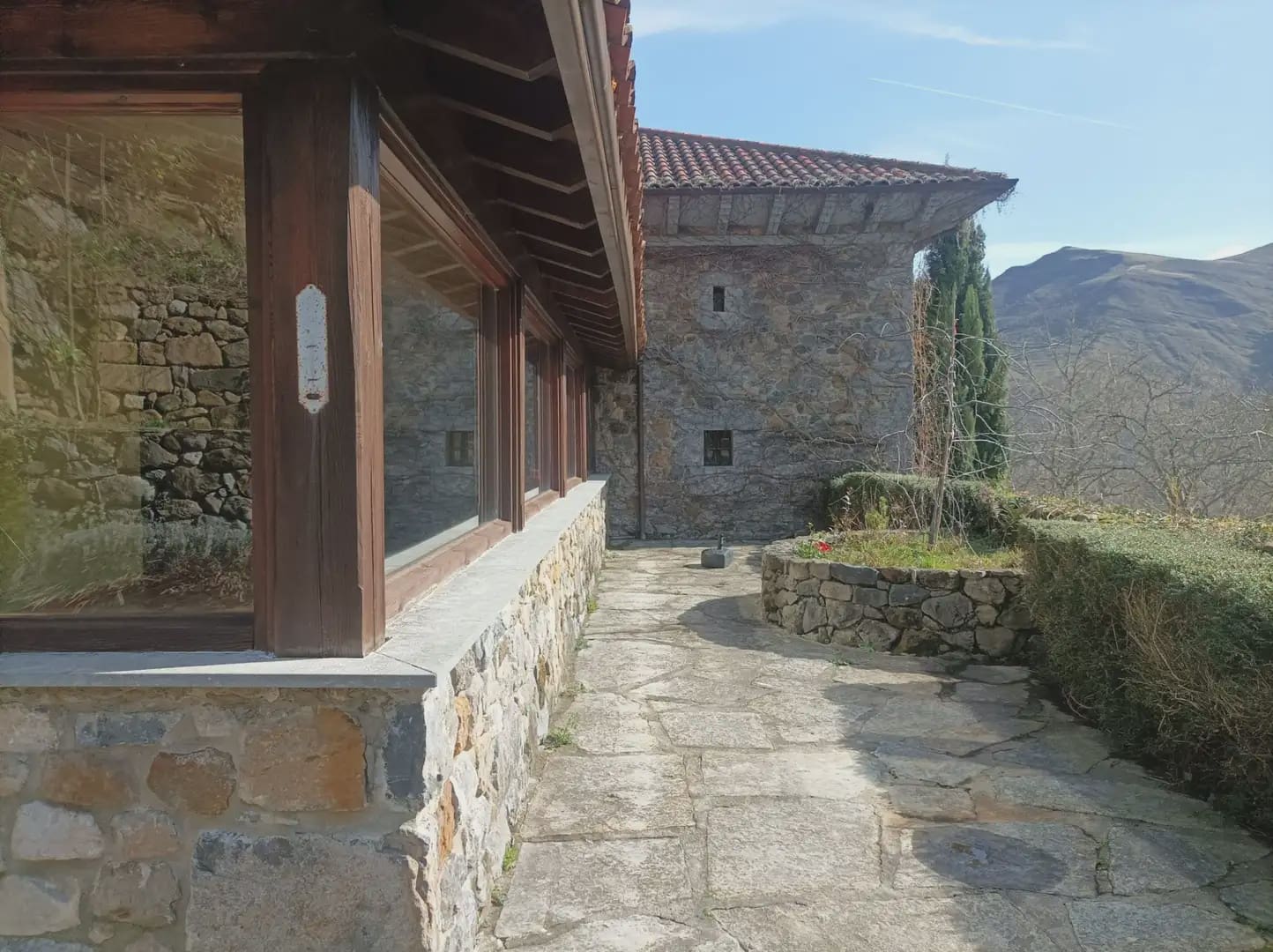 9 bedroom Hotel for sale in Soba - € 556,200 (Ref: 9940821)