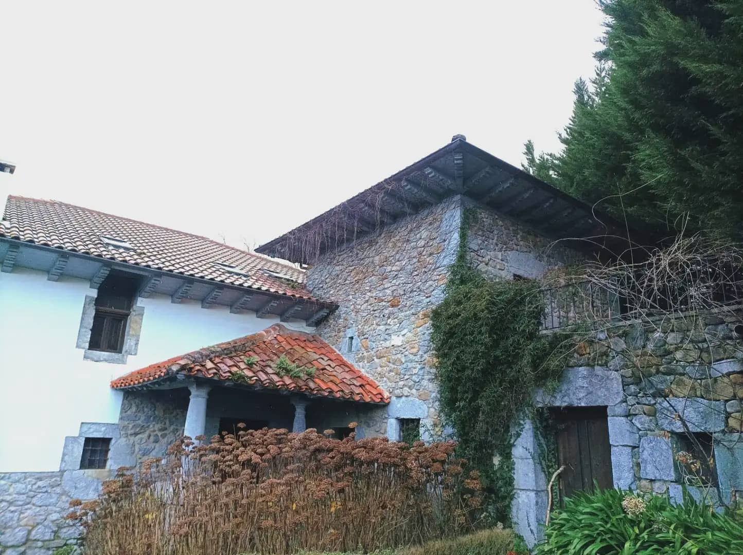 9 bedroom Hotel for sale in Soba - € 556,200 (Ref: 9940821)