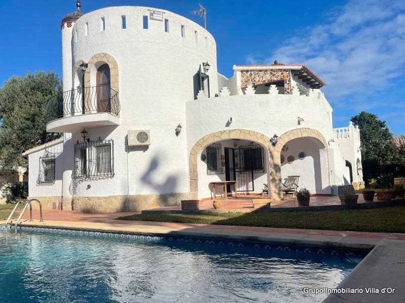 6 sovrum Villa till salu i Denia med pool - 598 000 € (Ref: 8787669)