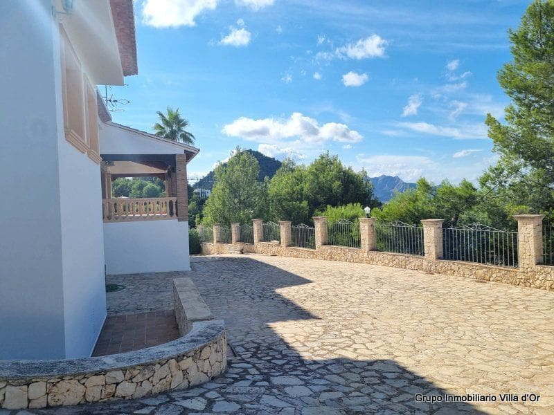 9 bedroom Villa for sale in Pedreguer - € 965,000 (Ref: 8787674)