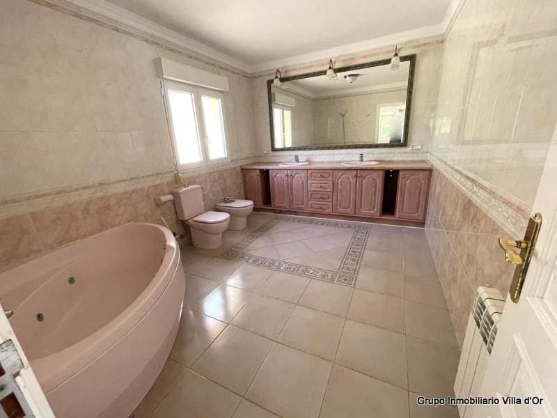 9 bedroom Villa for sale in Pedreguer - € 965,000 (Ref: 8787674)