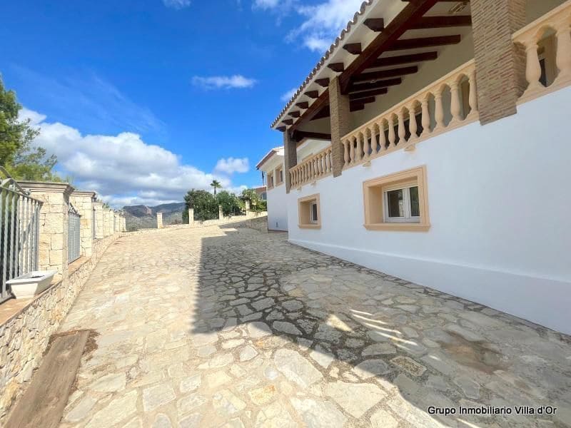 9 bedroom Villa for sale in Pedreguer - € 965,000 (Ref: 8787674)