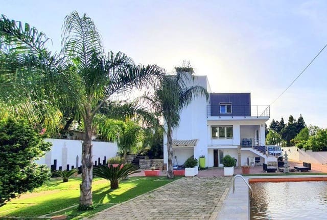 Chalet de 4 habitaciones en El Montgó, Dénia en venta con piscina - 650.000 € (Ref: 8787681)