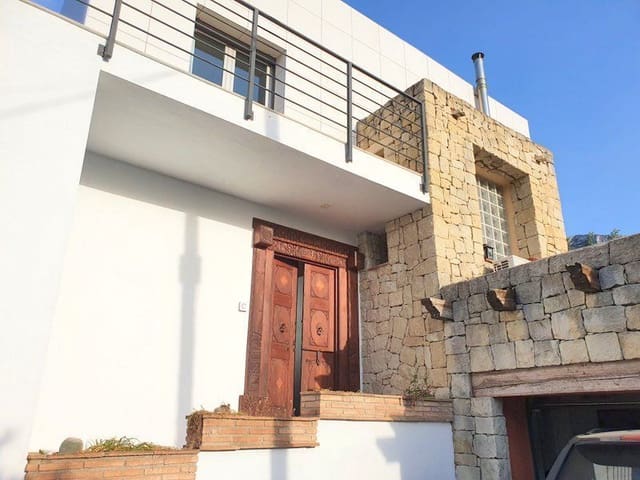 Chalet de 4 habitaciones en El Montgó, Dénia en venta con piscina - 650.000 € (Ref: 8787681)
