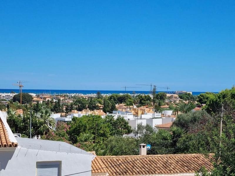 Chalet de 4 habitaciones en Dénia en venta con piscina - 650.000 € (Ref: 8787681)