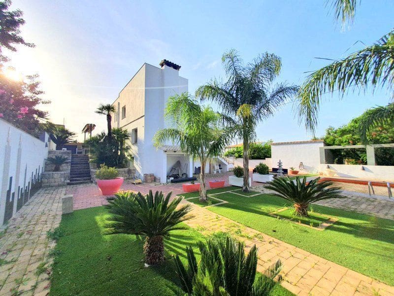 Chalet de 4 habitaciones en Dénia en venta con piscina - 650.000 € (Ref: 8787681)