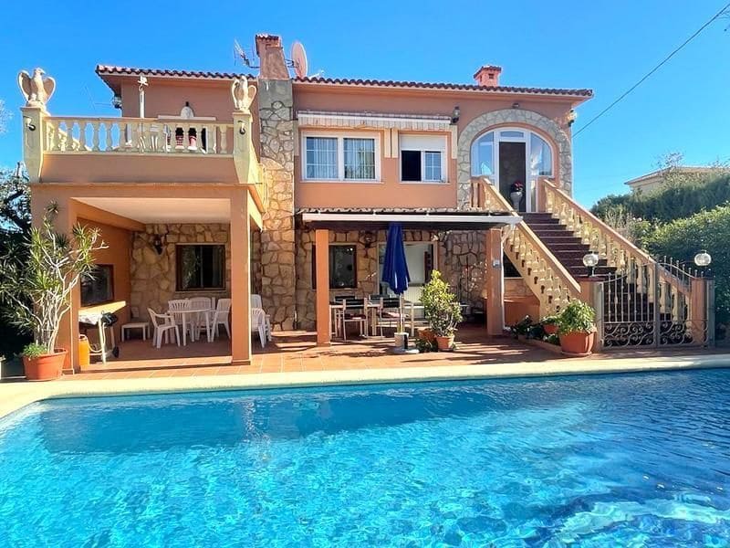 7 Zimmer Villa zu verkaufen in Denia mit Pool - 530.000 € (Ref: 8787705)