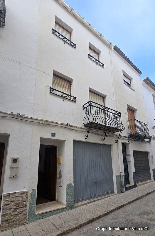 6 bedroom Townhouse for sale in Benissa - € 265,000 (Ref: 8977552)