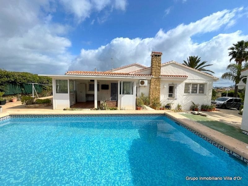 4 soveværelse Villa til salg i Denia med swimmingpool garage - € 575.000 (Ref: 9004171)
