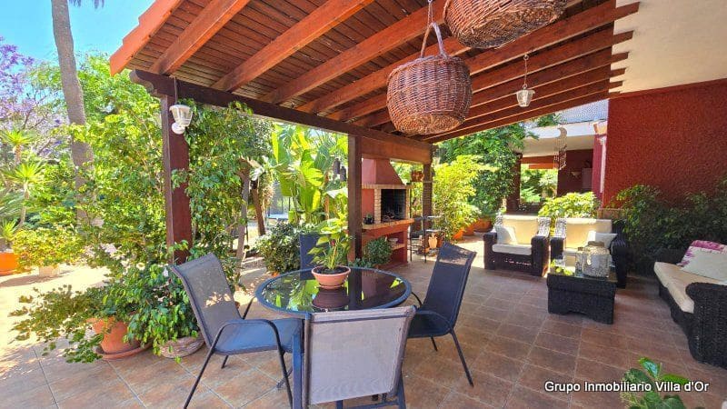 7 bedroom Villa for sale in Denia with pool - € 1,395,000 (Ref: 9029201)