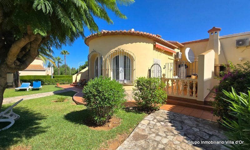 2 soveværelse Semi-Rækkehus til salg i Denia med swimmingpool - € 320.000 (Ref: 9131668)