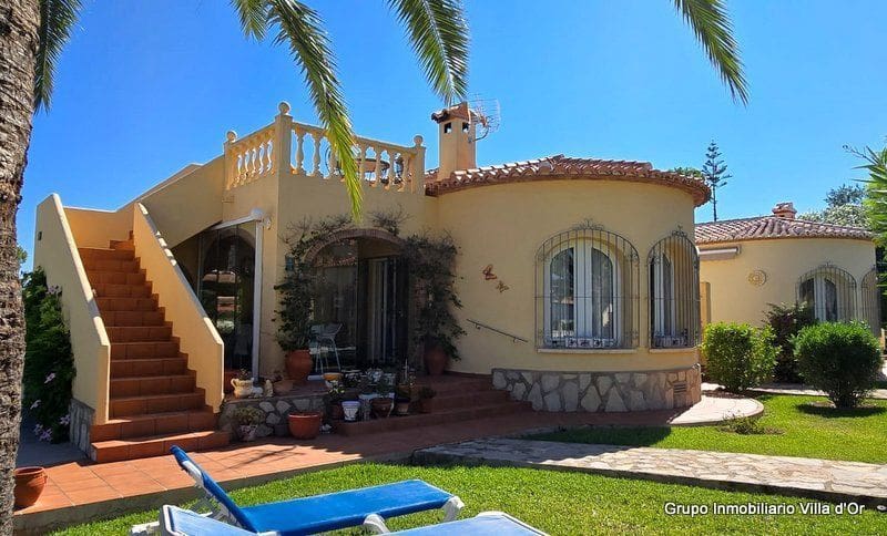 2 soveværelse Semi-Rækkehus til salg i Denia med swimmingpool - € 320.000 (Ref: 9131668)