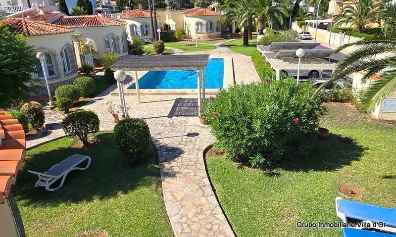 2 soveværelse Semi-Rækkehus til salg i Denia med swimmingpool - € 320.000 (Ref: 9131668)