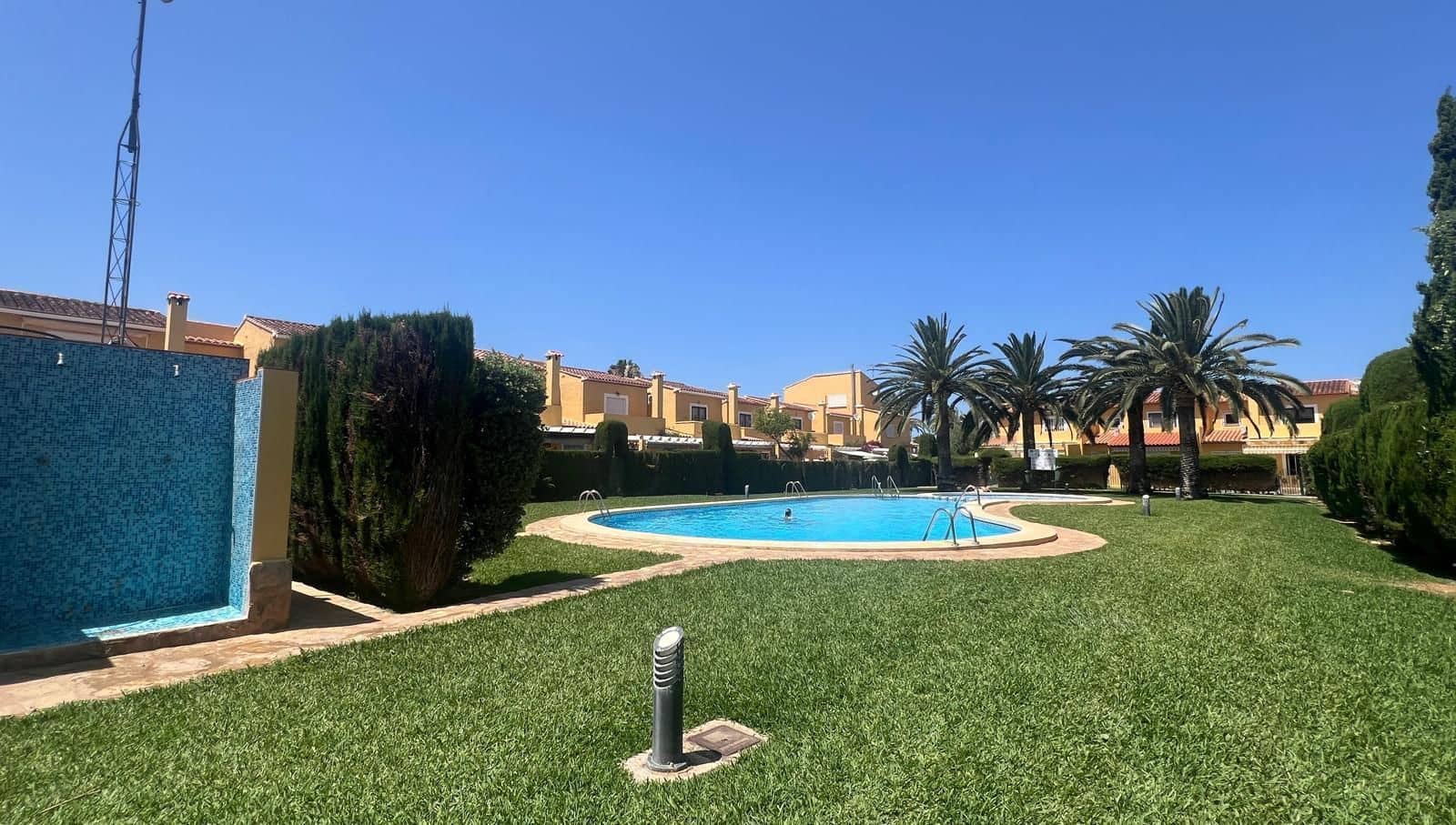 2 makuuhuone Kattohuoneisto vuokrattavana paikassa Denia mukana uima-altaan - 1 100 € (Ref: 9207783)