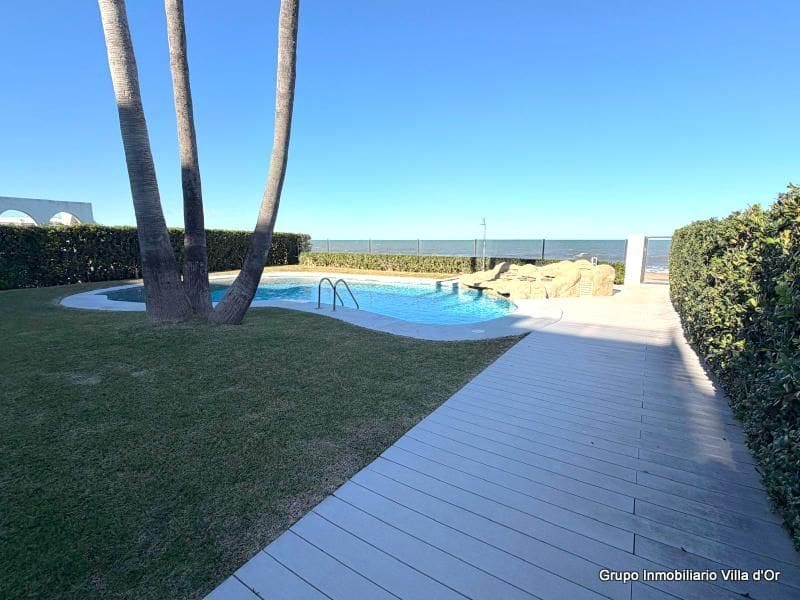 2 bedroom Beach Apartment for sale in Denia with pool garage - € 370,000 (Ref: 9484092)