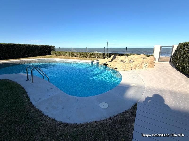 2 bedroom Beach Apartment for sale in Denia with pool garage - € 370,000 (Ref: 9484092)