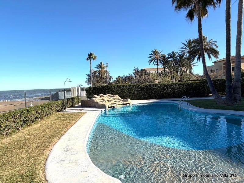 2 bedroom Beach Apartment for sale in Denia with pool garage - € 370,000 (Ref: 9484092)