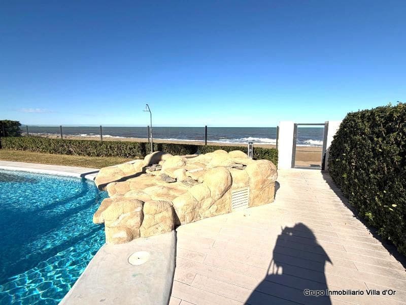 2 bedroom Beach Apartment for sale in Denia with pool garage - € 370,000 (Ref: 9484092)