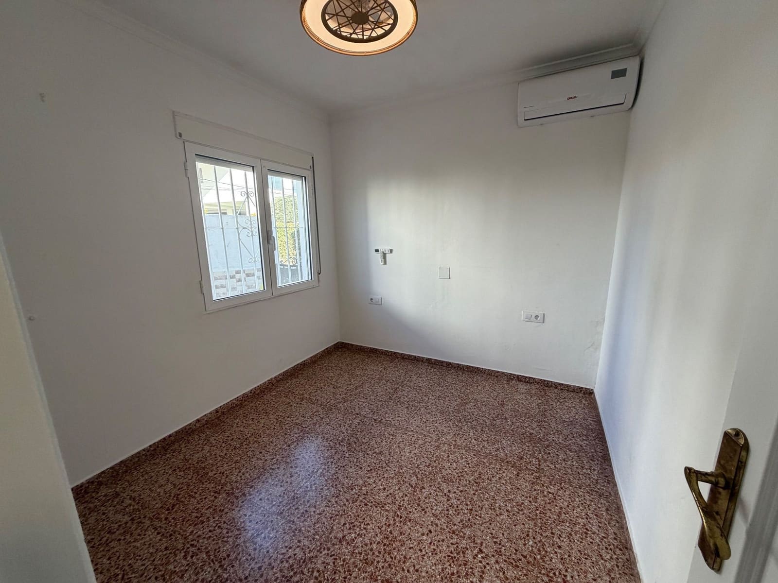 2 sovrum Hus till salu i Denia med garage - 229 000 € (Ref: 9484093)