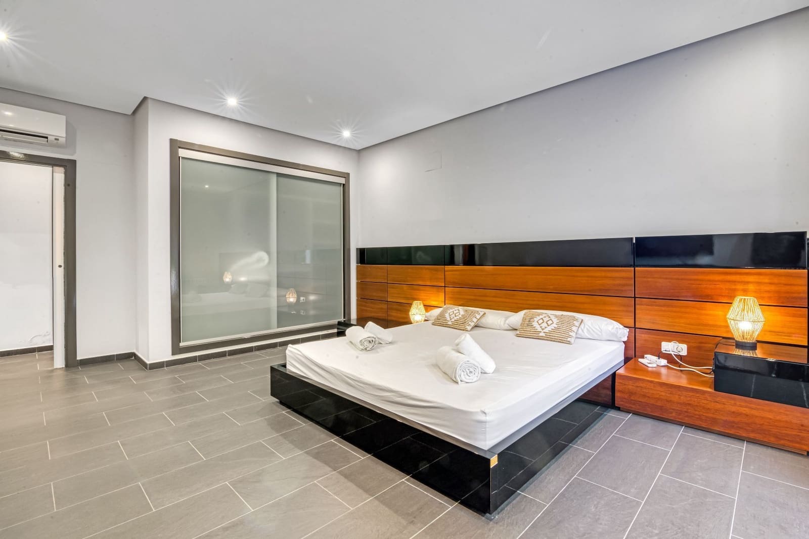 5 makuuhuone Huvila myytävänä paikassa Denia mukana uima-altaan - 1 020 000 € (Ref: 9593065)