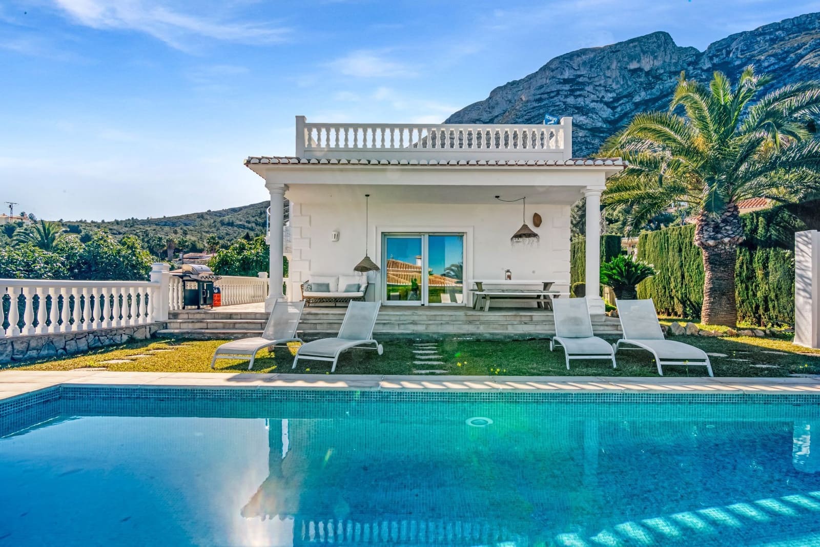 5 makuuhuone Huvila myytävänä paikassa Denia mukana uima-altaan - 1 020 000 € (Ref: 9593065)