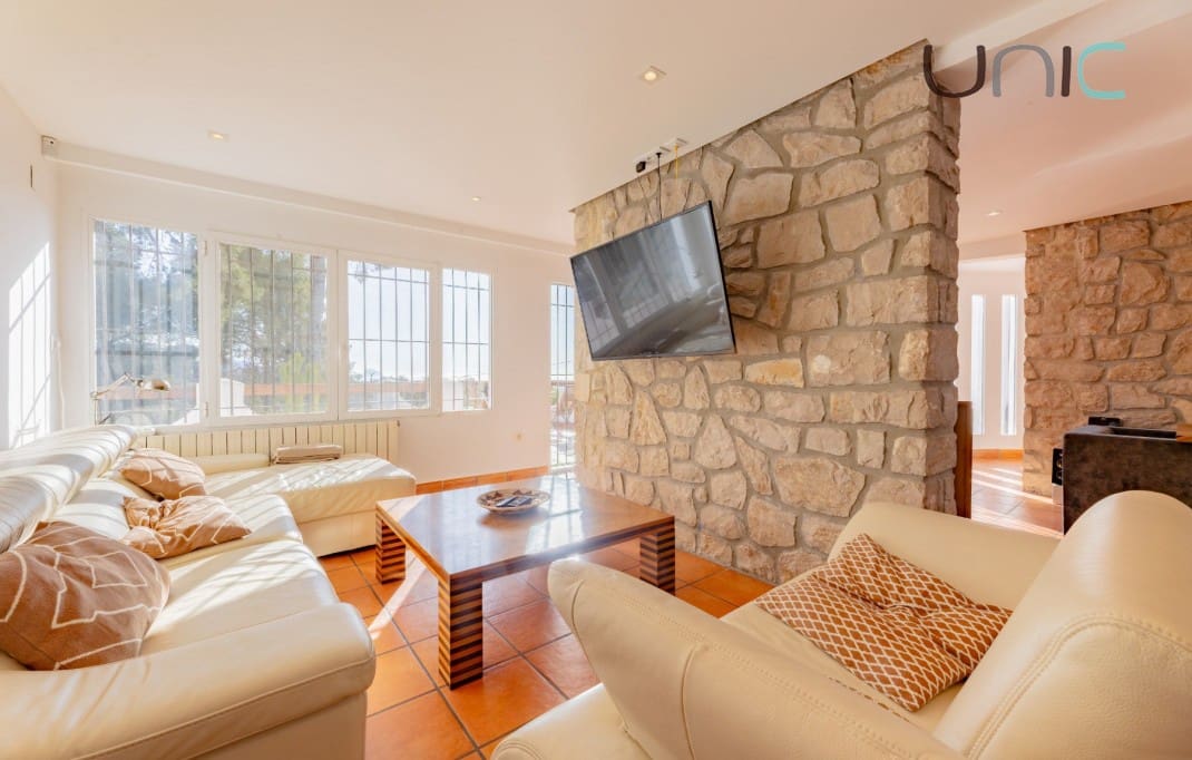 Chalet de 3 habitaciones en La Nucia en venta con piscina - 795.000 € (Ref: 10035742)