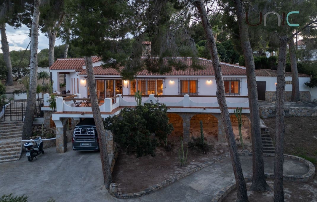 Chalet de 3 habitaciones en La Nucia en venta con piscina - 795.000 € (Ref: 10035742)