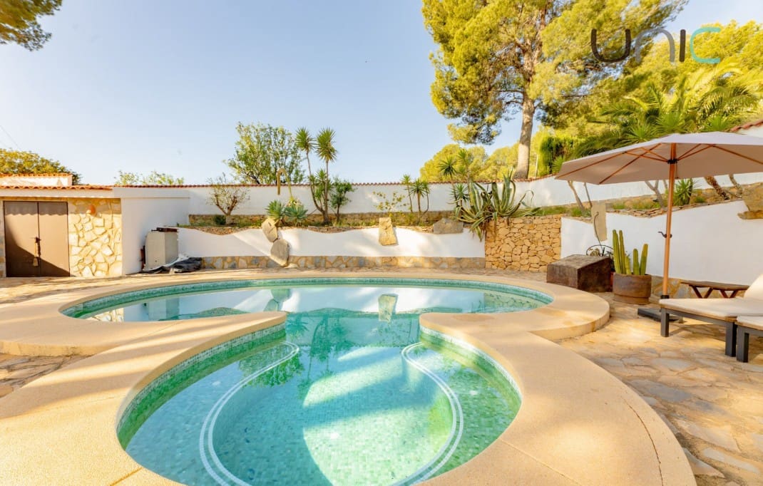Chalet de 3 habitaciones en La Nucia en venta con piscina - 795.000 € (Ref: 10035742)