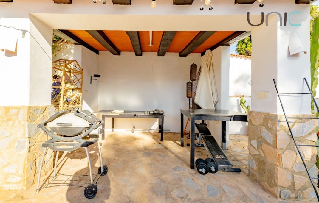 Chalet de 3 habitaciones en La Nucia en venta con piscina - 795.000 € (Ref: 10035742)