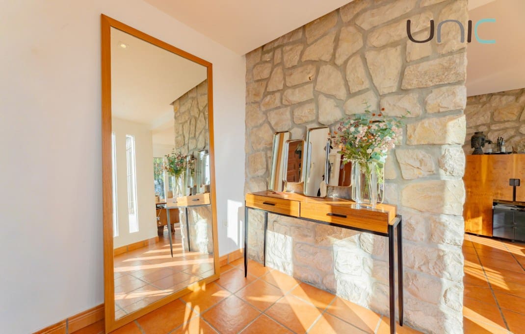 Chalet de 3 habitaciones en La Nucia en venta con piscina - 795.000 € (Ref: 10035742)