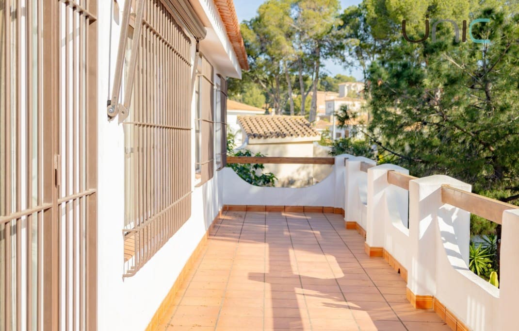 Chalet de 3 habitaciones en La Nucia en venta con piscina - 795.000 € (Ref: 10035742)