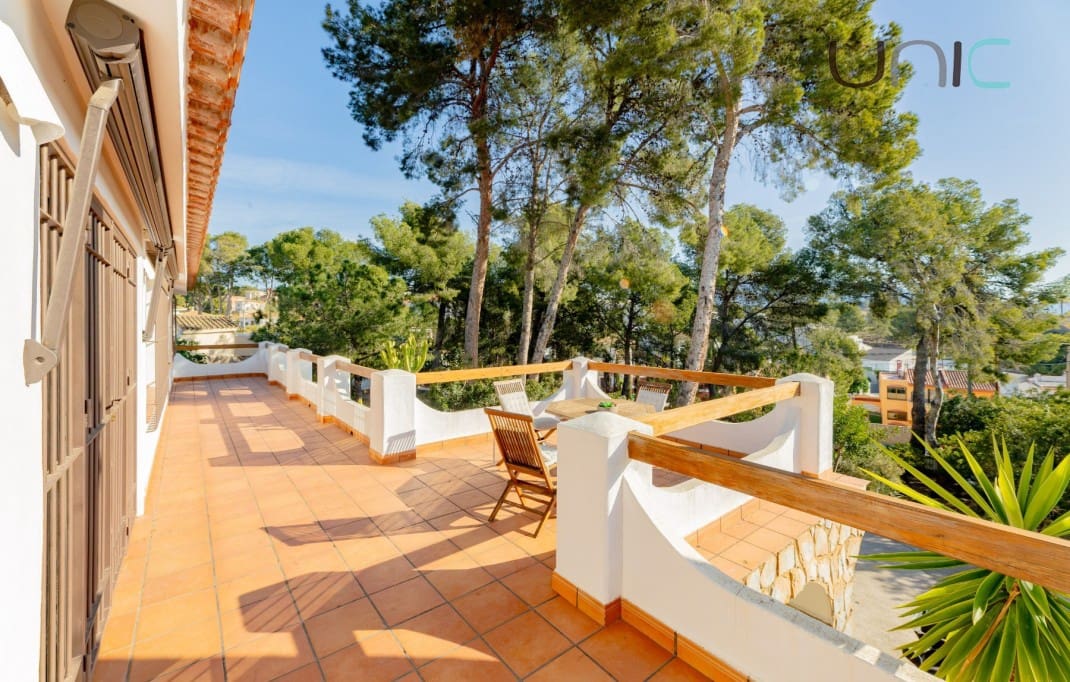 Chalet de 3 habitaciones en La Nucia en venta con piscina - 795.000 € (Ref: 10035742)