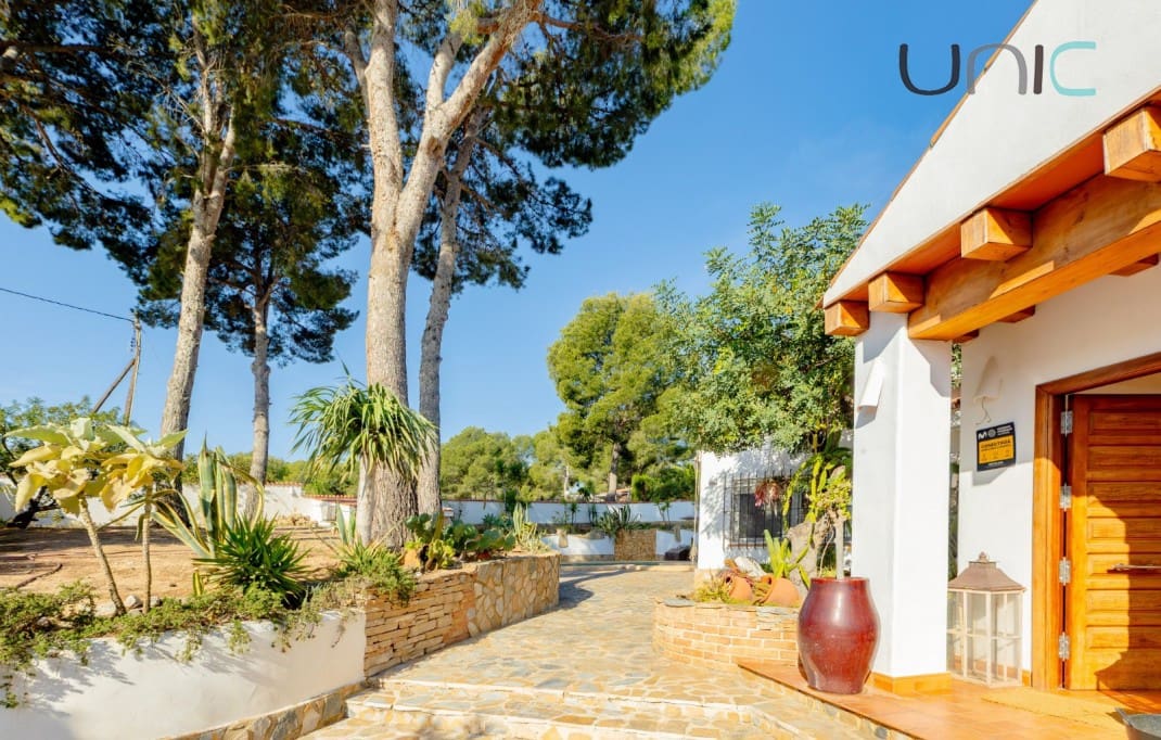 Chalet de 3 habitaciones en La Nucia en venta con piscina - 795.000 € (Ref: 10035742)