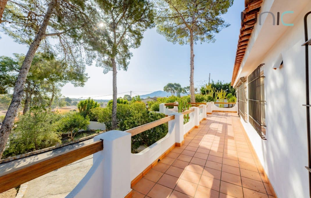 Chalet de 3 habitaciones en La Nucia en venta con piscina - 795.000 € (Ref: 10035742)