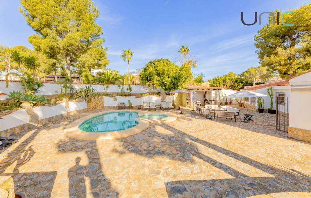Chalet de 3 habitaciones en La Nucia en venta con piscina - 795.000 € (Ref: 10035742)