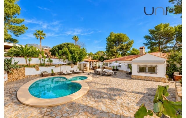 3 soverom Villa til salgs i La Nucia med svømmebasseng - € 895 000 (Ref: 10035742)