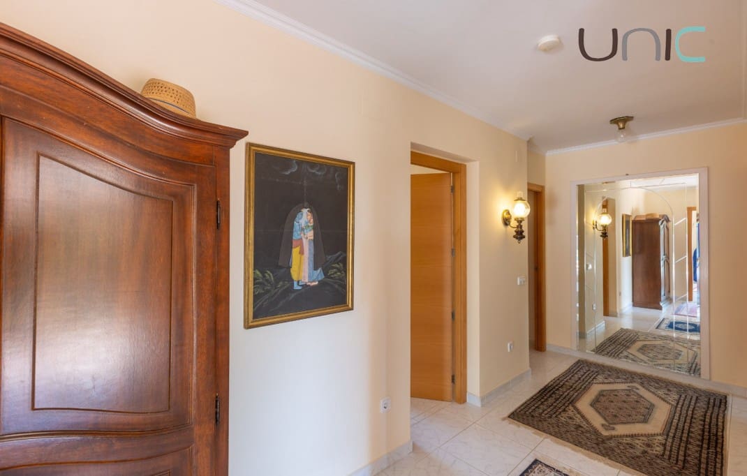 3 bedroom Villa for sale in La Nucia with pool garage - € 590,000 (Ref: 10048383)