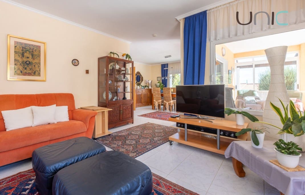 3 bedroom Villa for sale in La Nucia with pool garage - € 590,000 (Ref: 10048383)